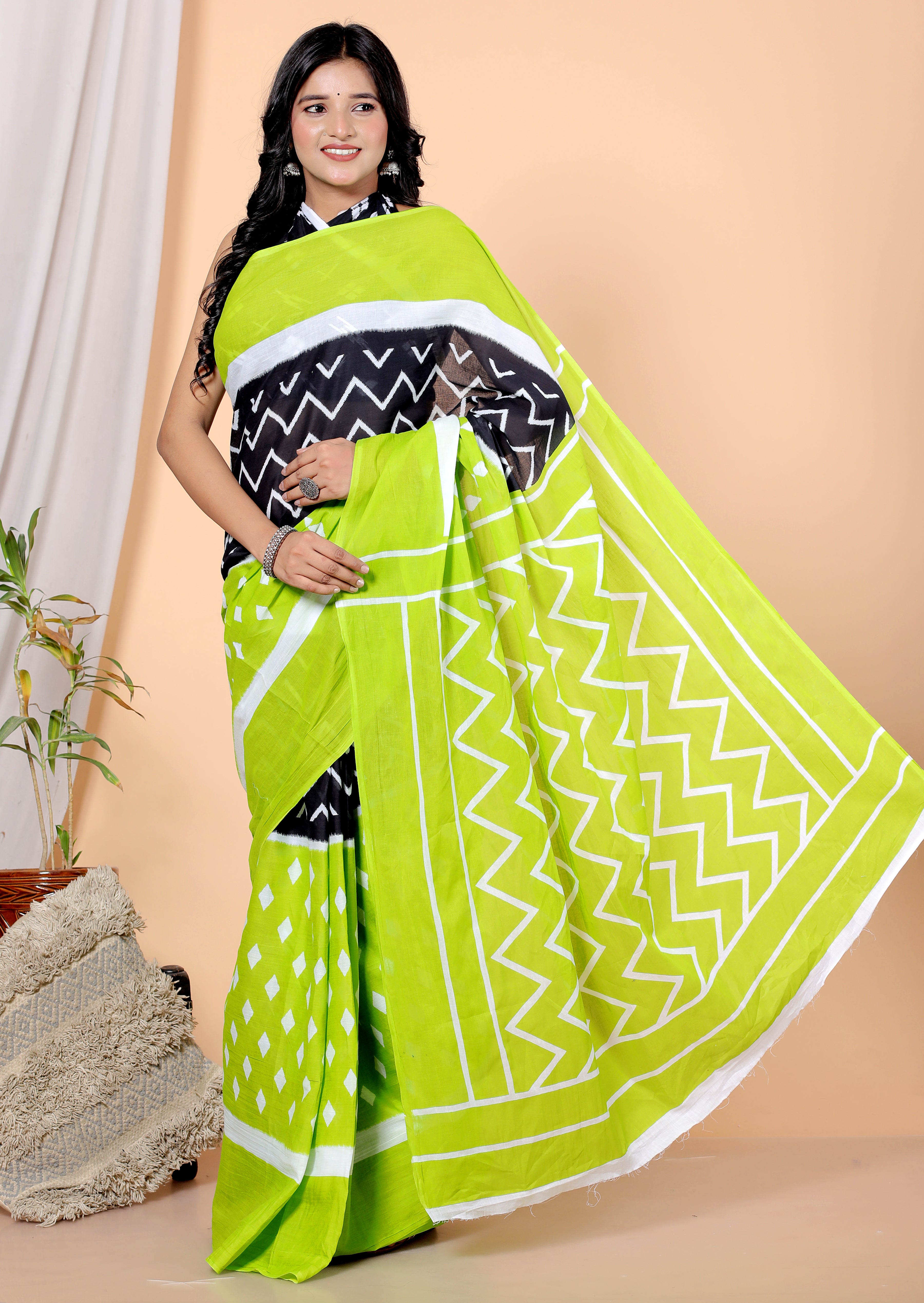 Green and Black Printed Cotton Saree with Blouse Piece view 3